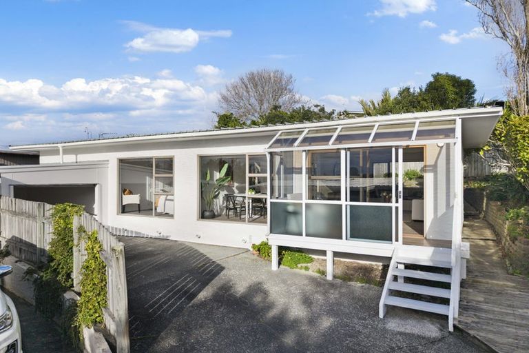 Photo of property in 2/867 Beach Road, Waiake, Auckland, 0630