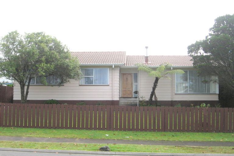 Photo of property in 13 Solo Place, Manurewa, Auckland, 2102