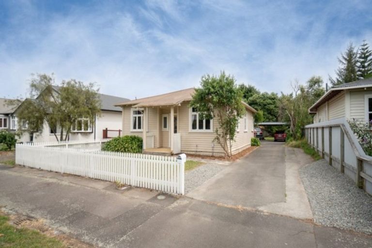 Photo of property in 32 Marne Street, Hokowhitu, Palmerston North, 4410