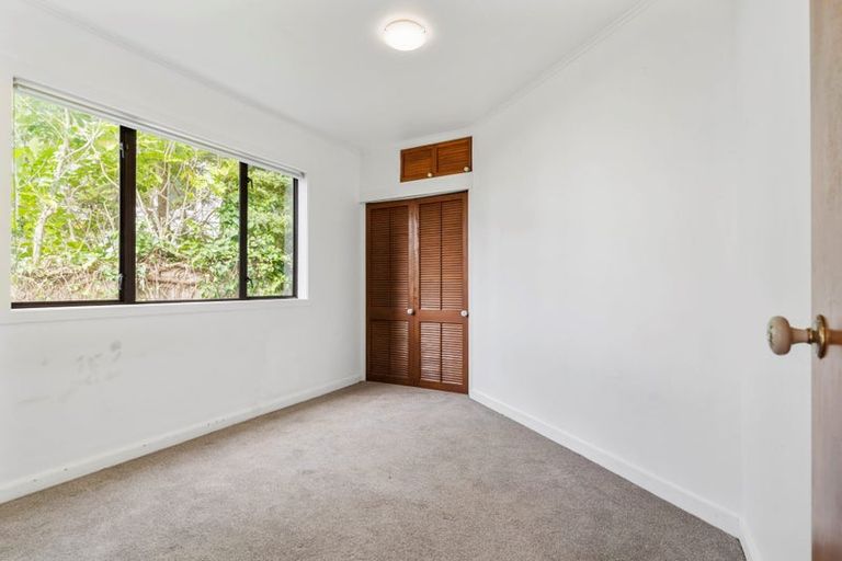 Photo of property in 2/11 Korotaha Terrace, Rothesay Bay, Auckland, 0630