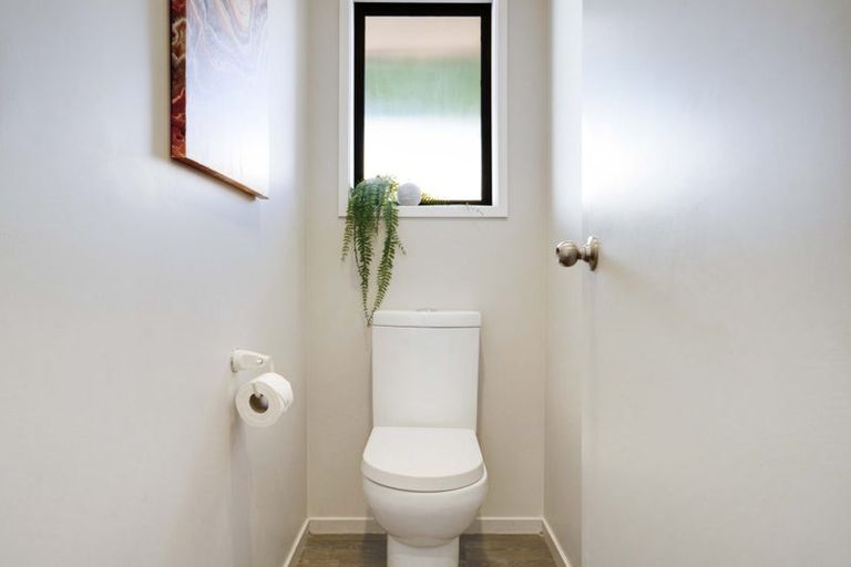 Photo of property in 27 Nimstedt Avenue, Oteha, Auckland, 0632