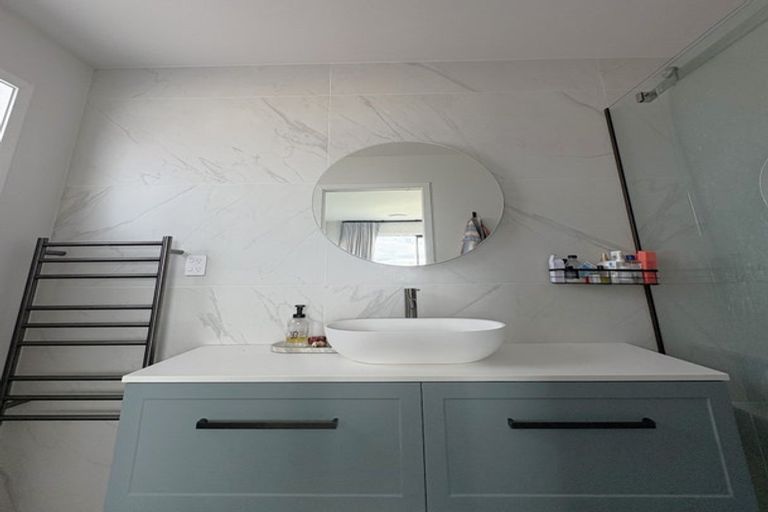 Photo of property in 37 Boeing Way, Newlands, Wellington, 6037