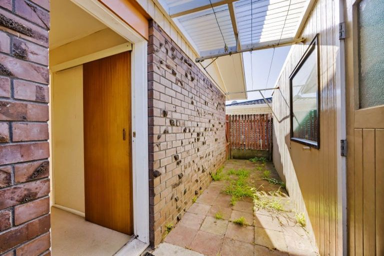 Photo of property in 1/145 Tukapa Street, Westown, New Plymouth, 4310