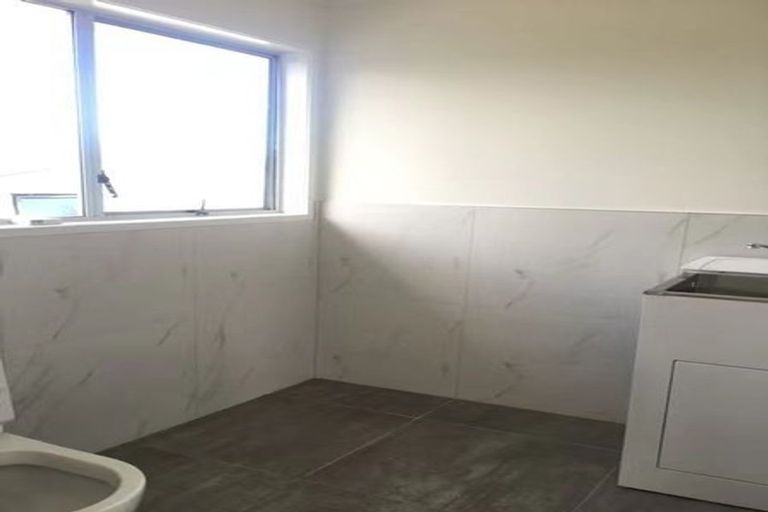 Photo of property in 22 Blanche Way, Half Moon Bay, Auckland, 2012