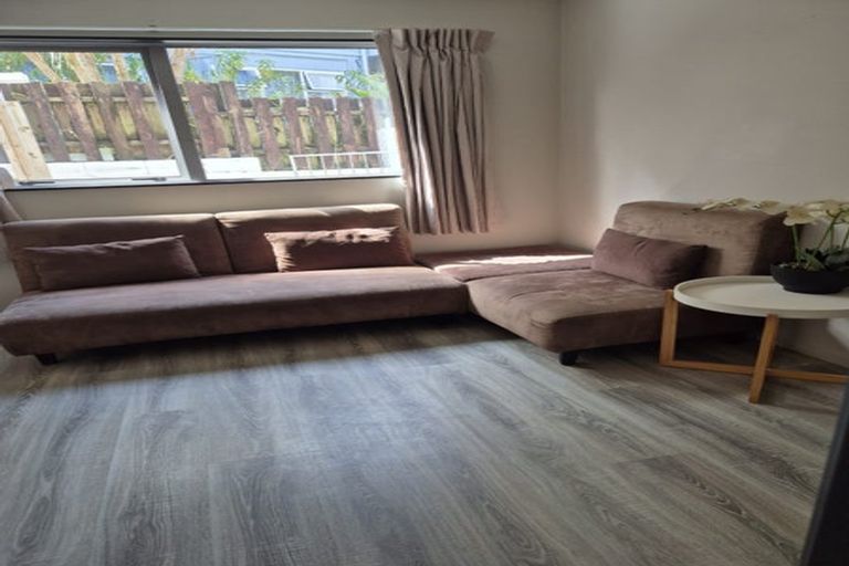 Photo of property in 208 Don Buck Road, Massey, Auckland, 0614