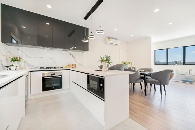 Photo of property in 27 Cloonlyon Drive, Flat Bush, Auckland, 2019