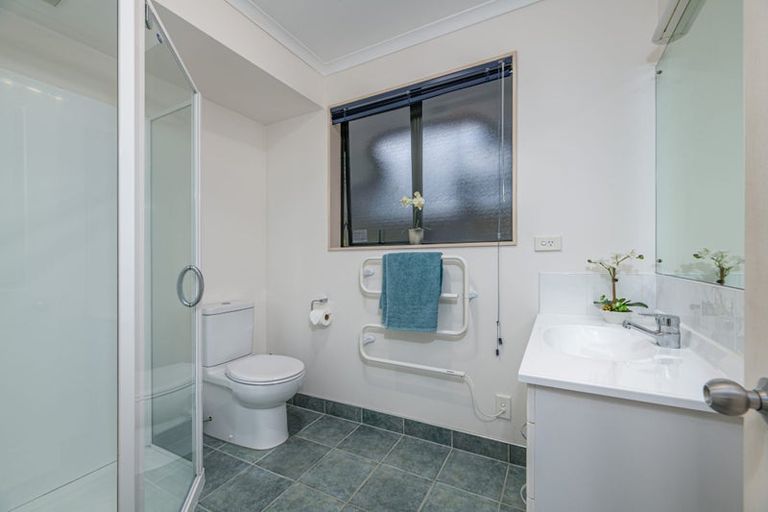 Photo of property in 4 Chardonnay Rise, Henderson, Auckland, 0612