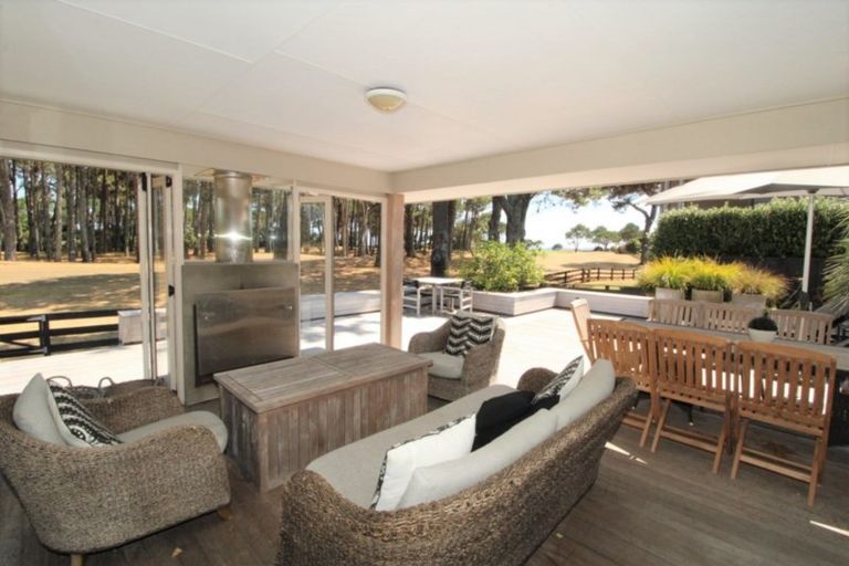 Photo of property in 708 Matarangi Drive, Matarangi, Whitianga, 3592
