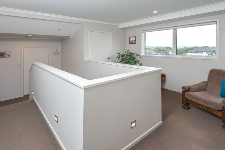 Photo of property in 1 Citation Way, Botany Downs, Auckland, 2010