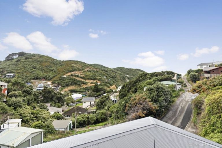 Photo of property in 34 Cave Road, Houghton Bay, Wellington, 6023