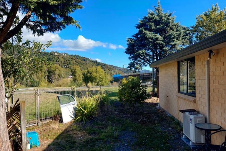Photo of property in 27 Mary Huse Grove, Manor Park, Lower Hutt, 5019