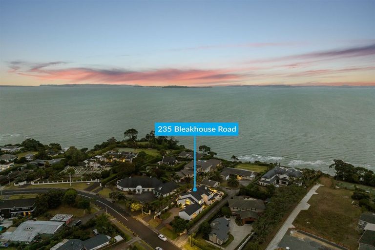 Photo of property in 235 Bleakhouse Road, Mellons Bay, Auckland, 2014