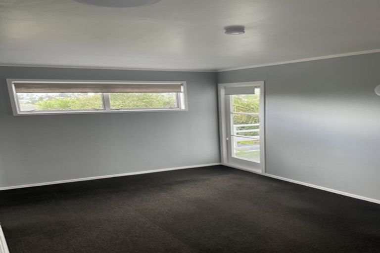 Photo of property in 2/65 Cliff View Drive, Green Bay, Auckland, 0604