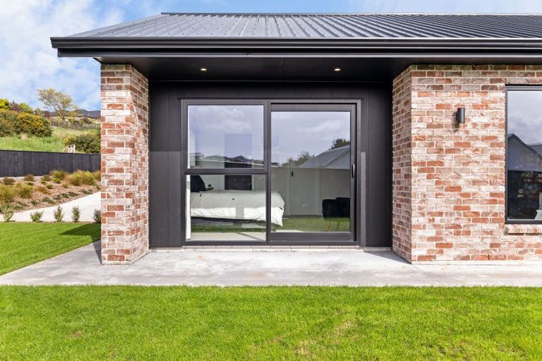 Photo of property in 29 Tuscany Way, Fitzherbert, 4410