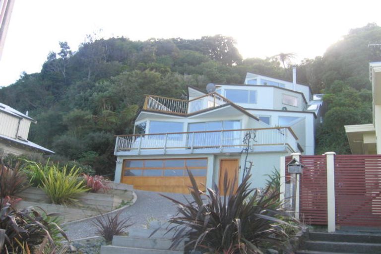 Photo of property in 1 Ferry Road, Days Bay, Lower Hutt, 5013