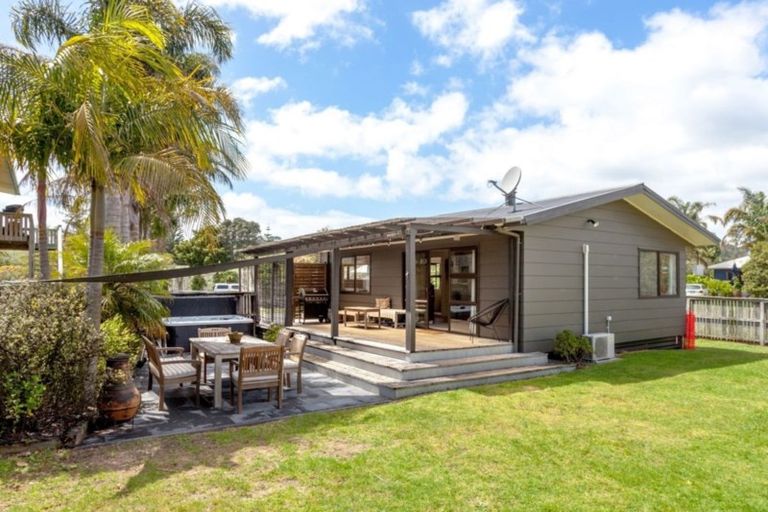 Photo of property in 29 Oyster Drive, Cooks Beach, Whitianga, 3591