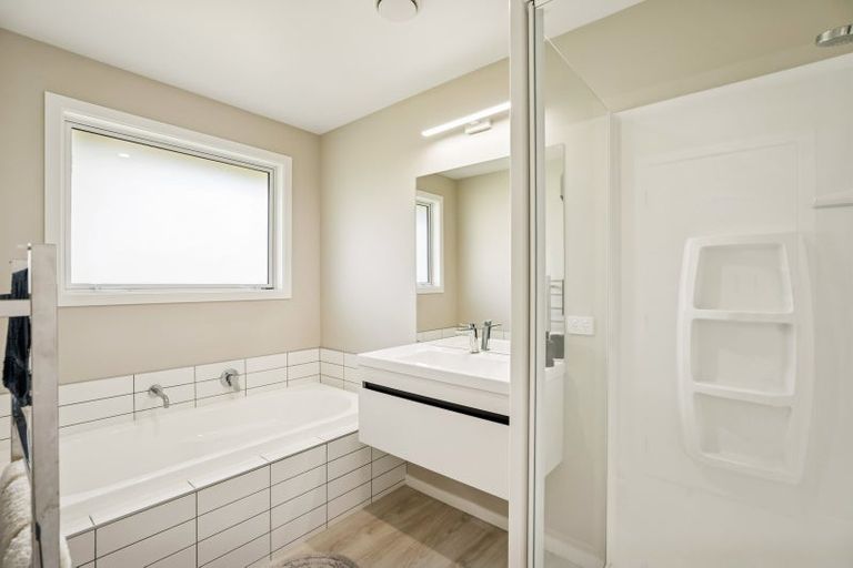 Photo of property in 8 Lakefield Close, Kingston, Athol, 9793