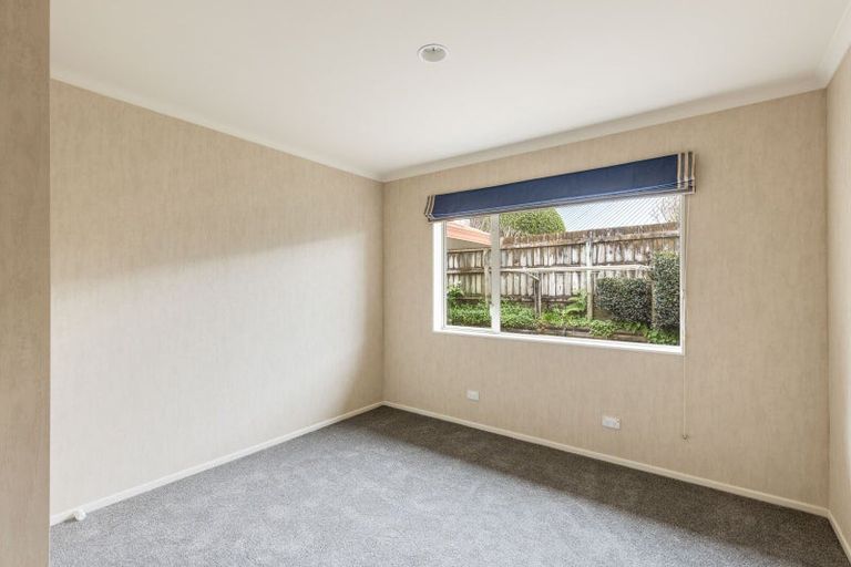 Photo of property in 18 Ashmore Drive, Frankleigh Park, New Plymouth, 4310