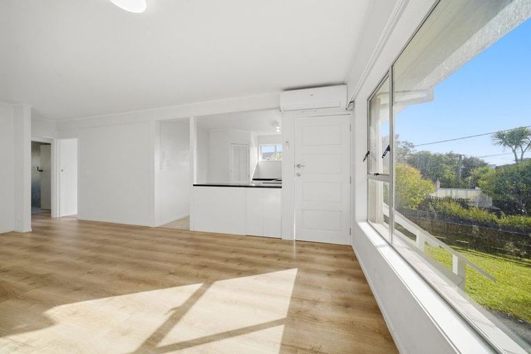 Photo of property in 3/70 Kaurilands Road, Titirangi, Auckland, 0604