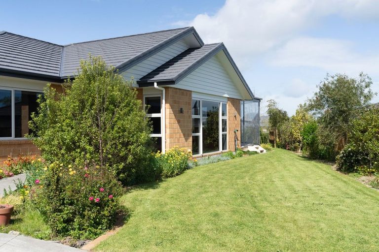 Photo of property in 28 Barry Curtis Place, Levin, 5510