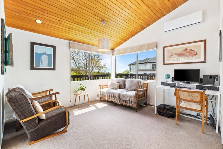 Photo of property in 1/283 East Coast Road, Mairangi Bay, Auckland, 0630