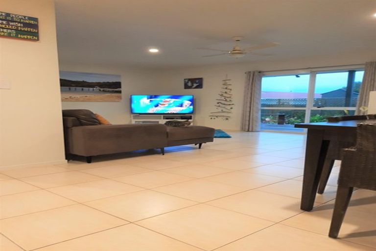 Photo of property in 36 Whitby Avenue, Whitianga, 3510