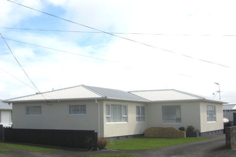 Photo of property in 10 Buckland Place, Spotswood, New Plymouth, 4310