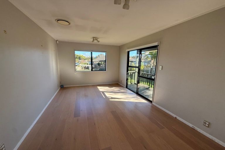 Photo of property in 147 Botany Road, Botany Downs, Auckland, 2010