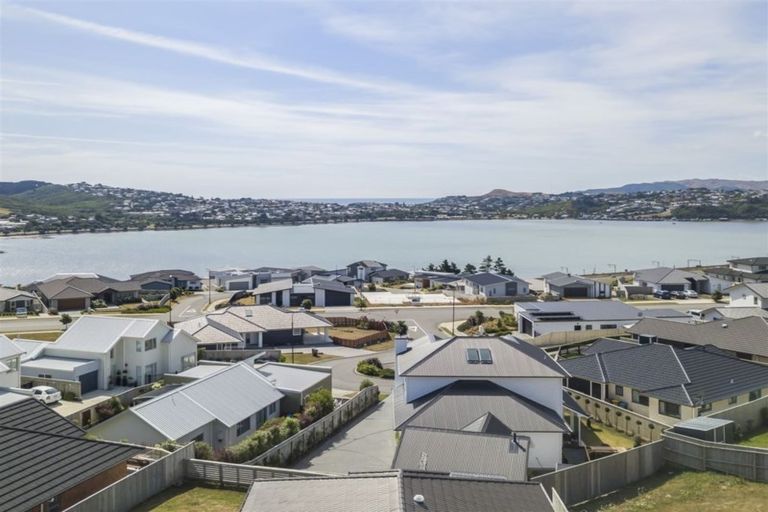 Photo of property in 82 Queen Charlotte Drive, Aotea, Porirua, 5024