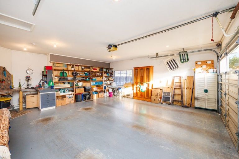 Photo of property in 45 Waicola Drive, Fitzherbert, Palmerston North, 4471