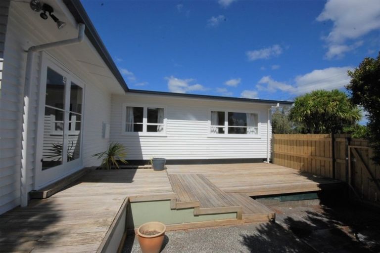 Photo of property in 1 Renata Crescent, Te Atatu Peninsula, Auckland, 0610