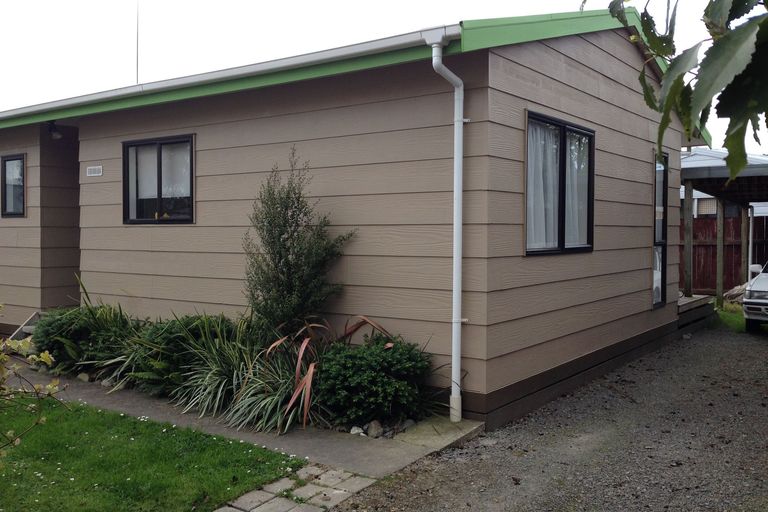 Photo of property in 27a Mcleavey Drive, Kelvin Grove, Palmerston North, 4414