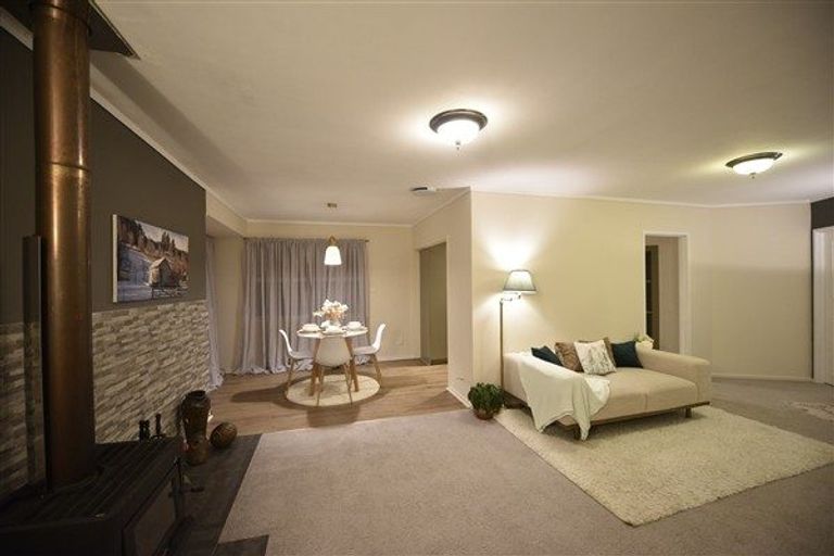 Photo of property in 38 Sunvue Road, Glen Eden, Auckland, 0602