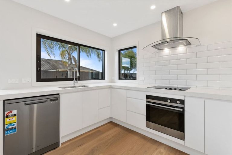 Photo of property in 10 Ashley Avenue, Long Bay, Auckland, 0630