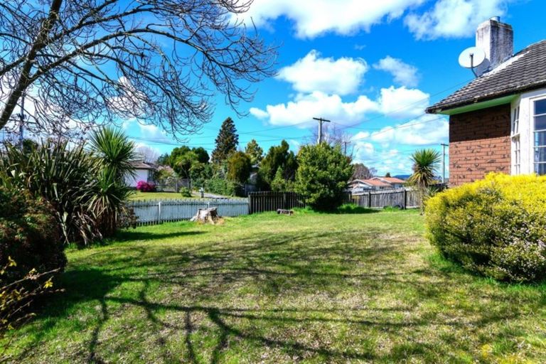 Photo of property in 2 Liane Place, Mangakakahi, Rotorua, 3015
