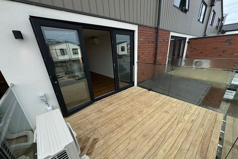 Photo of property in 16 Te Puketoka Lane, Mangere, Auckland, 2022