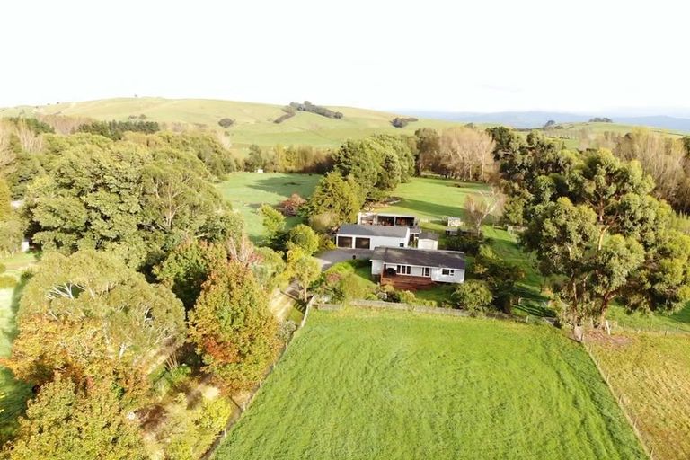 Photo of property in 365 Bluff Rangitumau Road, Rangitumau, Masterton, 5871