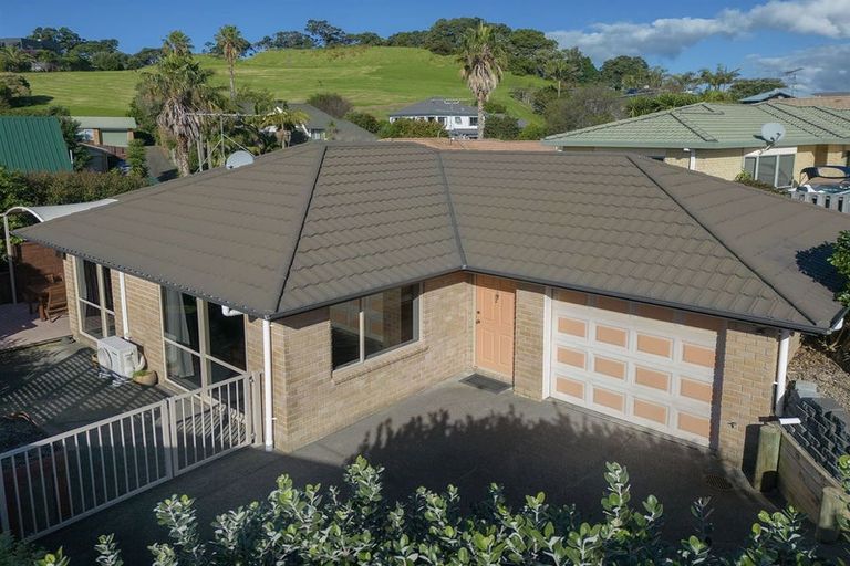Photo of property in 17 Kestrel Heights, Arkles Bay, Whangaparaoa, 0932