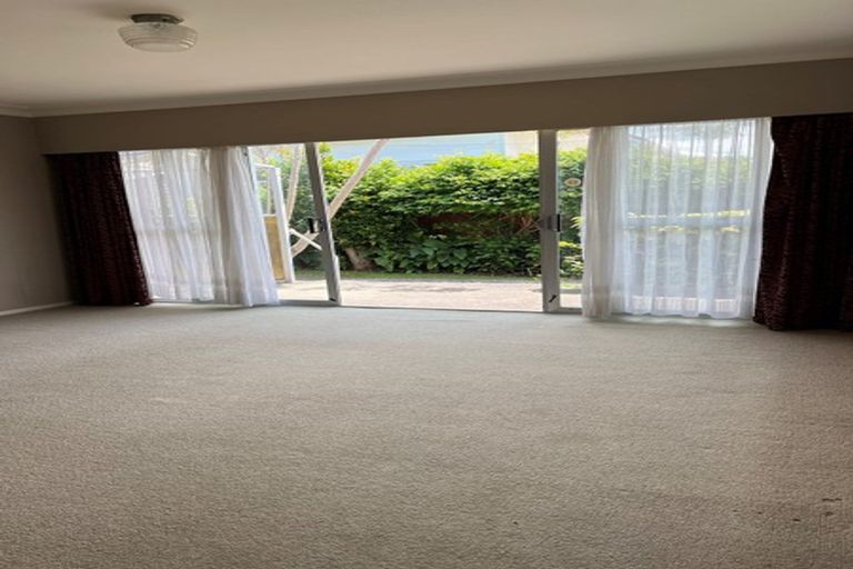 Photo of property in 1/17 Doment Crescent, Orewa, 0931