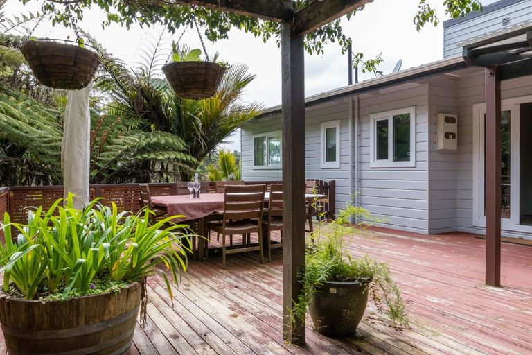 Photo of property in 24 Deirdre Place, Titirangi, Auckland, 0604