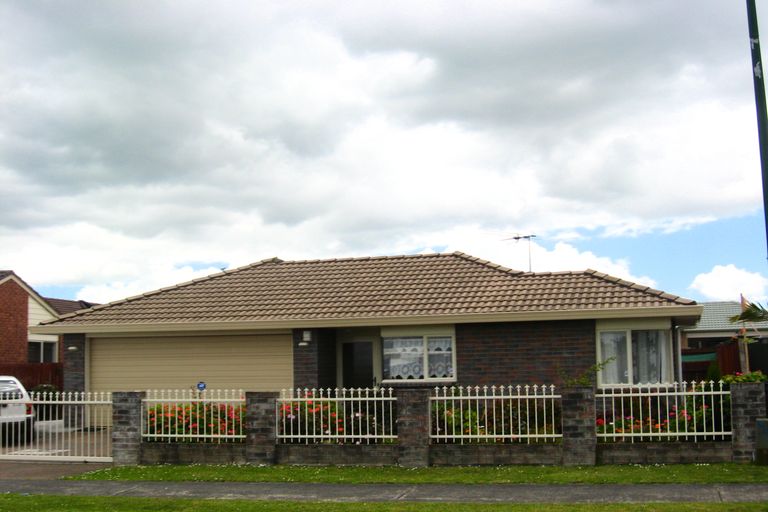 Photo of property in 19 Robert Ross Place, Clendon Park, Auckland, 2103