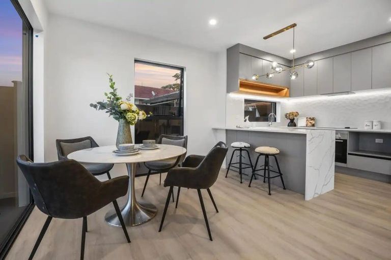 Photo of property in 10 Boyd Avenue, Mangere Bridge, Auckland, 2022