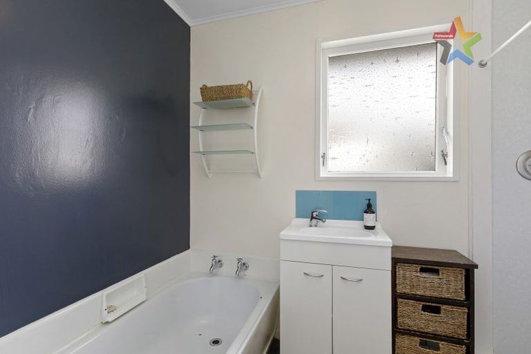 Photo of property in 27 Mossburn Grove, Kelson, Lower Hutt, 5010