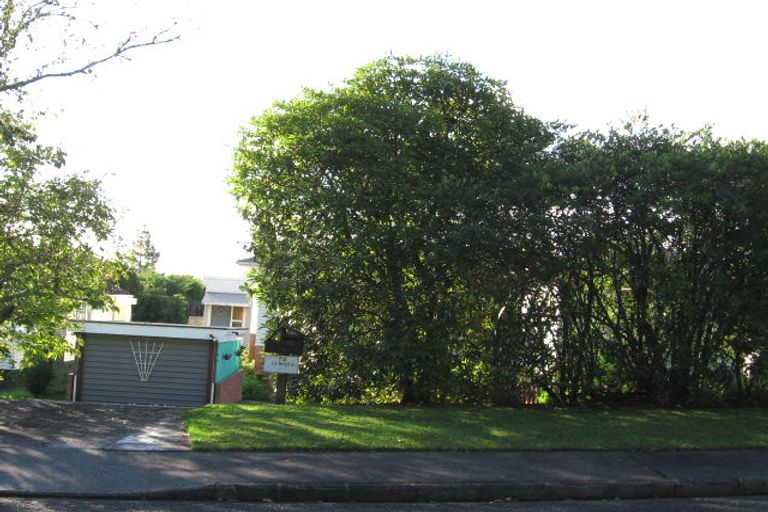 Photo of property in 70 Sylvan Crescent, Te Atatu South, Auckland, 0610
