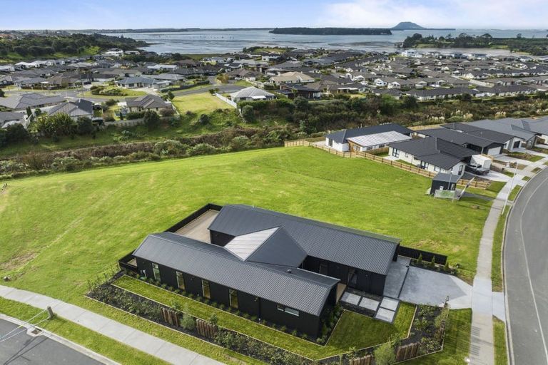 Photo of property in 37 Ridge Drive, Omokoroa, 3114
