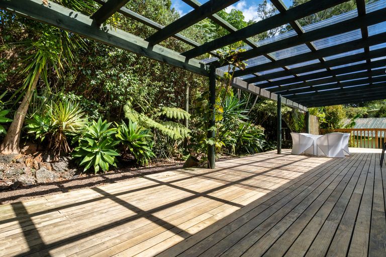 Photo of property in 15 Annison Avenue, Glen Eden, Auckland, 0602