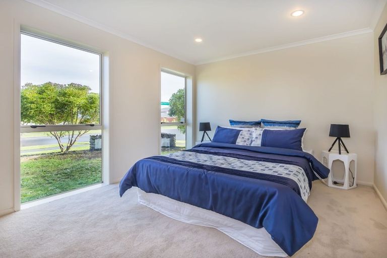 Photo of property in 1 George Deane Place, Greenhithe, Auckland, 0632