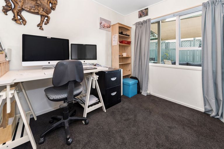 Photo of property in 19 Wirihana Road, Titirangi, Auckland, 0604