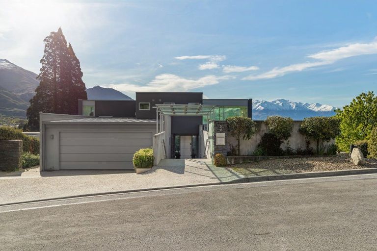 Photo of property in 3 Botting Place, Wanaka, 9305