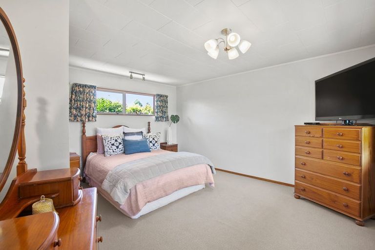 Photo of property in 68 Manu Crescent, Upper Vogeltown, New Plymouth, 4310